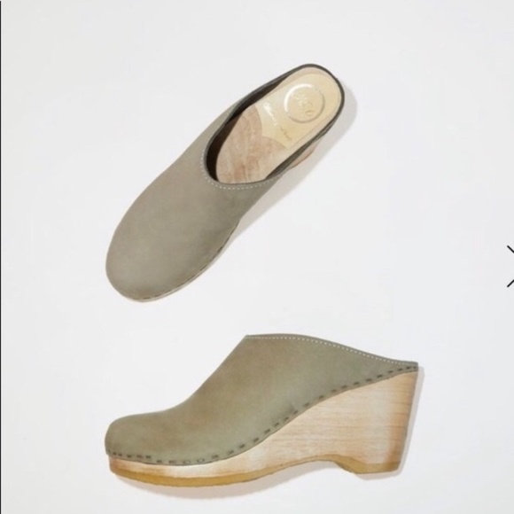 No. 6 Gray and Tan Mules with Wooden Platform - Picture 2 of 13